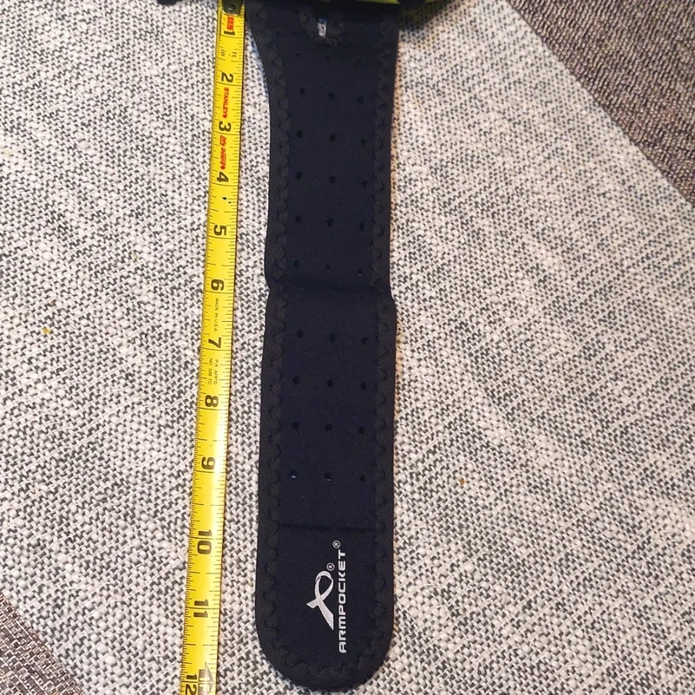 NWOT Armpocket Exercise Velcro Arm Band Cell Phone Holder